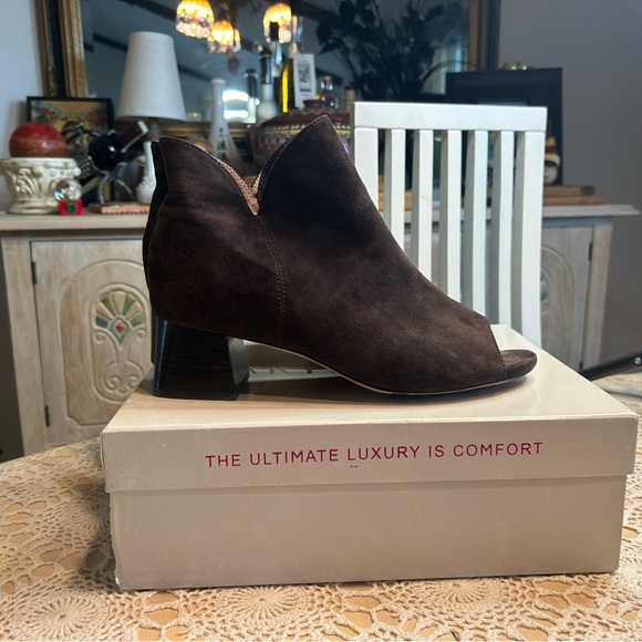 Taryn Rose Brown Suede Leather Open Toes Fleet Ankle Booties, Size 9.5 - Picture 4 of 16